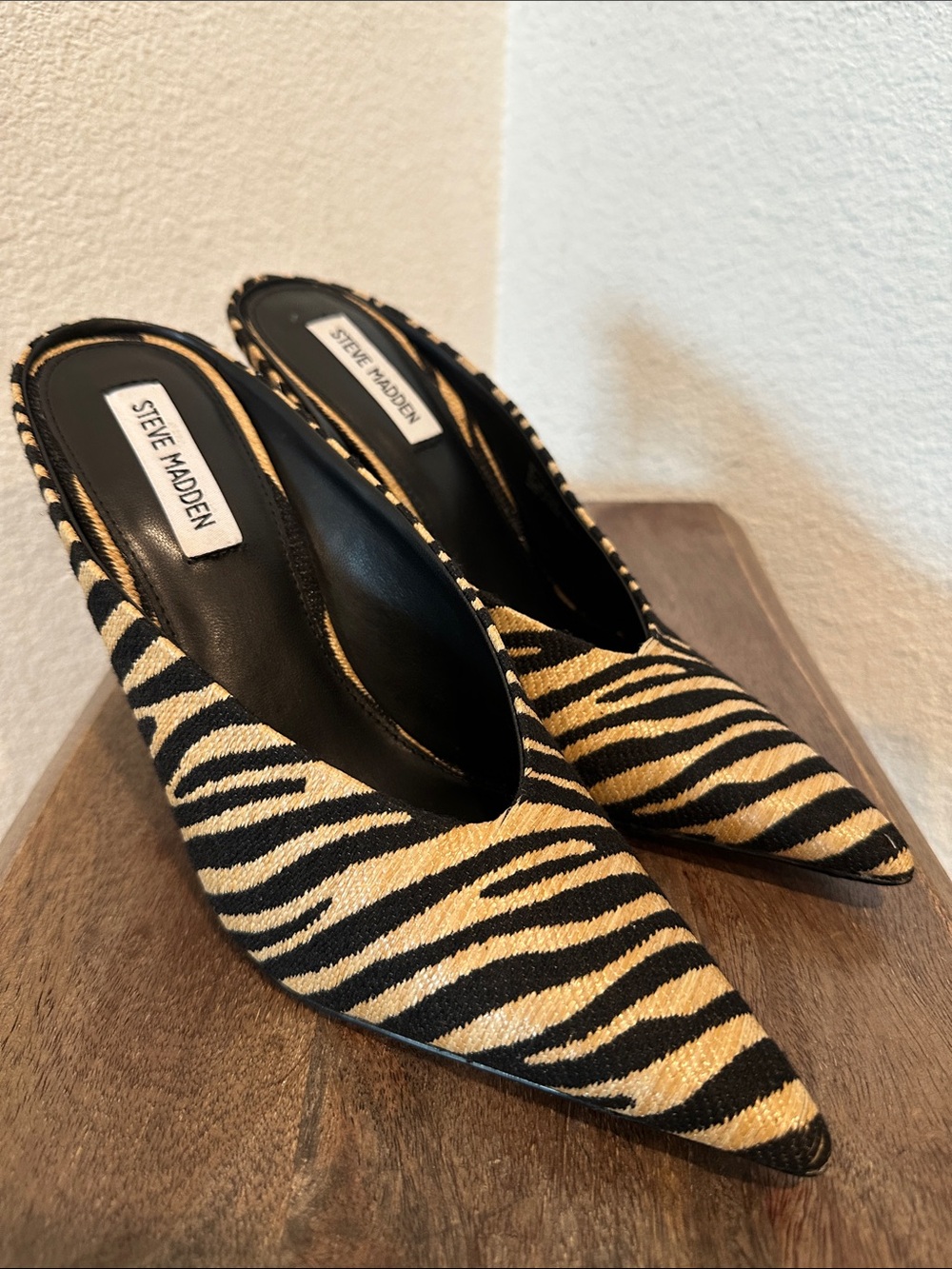 Steve Madden Zebra-Pattern Pointed Toe Mules Black & Tan Size 9